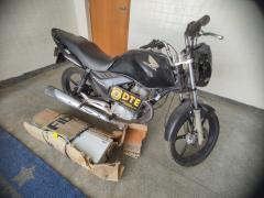 Armas, drogas, e motocicleta com restrição de roubo foram apreendidos pela Polícia Civil