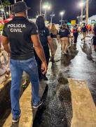 A mulher viralizou nas redes sociais depois da publicação de um vídeo seu dançando armada em uma festa paredão