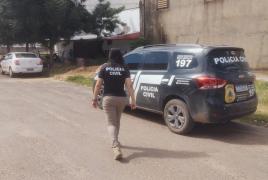 O suspeito de 38 anos usava PIX e e-mails para intimidar vítima de 25 anos, mesmo após ordem judicial de afastamento