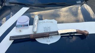 A ação ocorreu nesta quarta-feira (28), no bairro de Brotas; autor do disparo resistiu à prisão e morreu em confronto. Dois suspeitos foram presos.