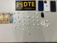 O suspeito vendia os entorpecentes por meio de delivery