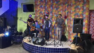 Evento reuniu servidores e familiares em noite de música, comidas típicas e valorização dos talentos da casa