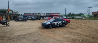 A ação conjunta apreende mais de 3,2 mil artefatos irregulares e constata diversas irregularidades em estruturas de comércio no Recôncavo