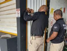 A ação conjunta apreende mais de 3,2 mil artefatos irregulares e constata diversas irregularidades em estruturas de comércio no Recôncavo