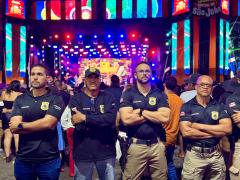 O suspeito foi identificado e detido instantes após o crime