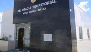 Uma motocicleta adulterada e quatro celulares foram apreendidos com o investigado