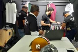 A ação apreendeu cerca de R$ 200 mil em roupas e produtos com indícios de falsificação