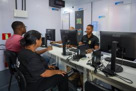 A unidade montada no local conta com atendimento direto à população e atuação do Posto SERVIR