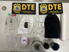 Foram apreendidas porções de maconha, cocaína e da droga sintética conhecida como “Ice”