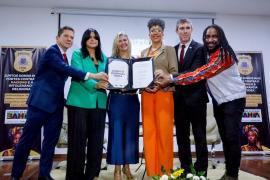 O documento estabelece fluxos para acolhimento, registro e investigação de crimes motivados por preconceito, com diretrizes para atendimento humanizado