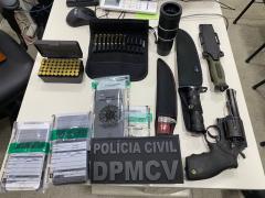 Com o homem foram encontrados um expressivo volume do material, além de revólver e munições
