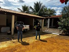 Além da quantia em dinheiro, foram recolhidos dois veículos, uma arma e celulares que integravam a estrutura do narcotráfico