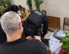 Equipes do Draco cumprem mandados judiciais decorrentes de investigações contra empresa que recebeu por serviços não prestados ao Tribunal de Justiça