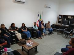 Foram apresentadas formas de prevenção e denúncia contra a violência doméstica e  feminicídio