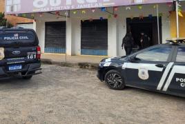 Pistola, carregadores e munições foram apreendidos na residência do investigado