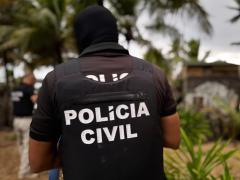 Foram apreendidas 46 porções de maconha , sete de haxixe, 82 porções de cocaína, 23 comprimidos ecstasy