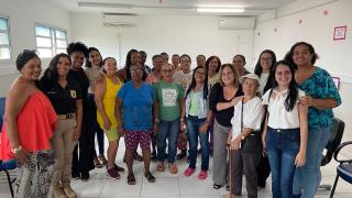 Palestras, rodas de conversa e parcerias comunitárias reforçam o compromisso da instituição com a proteção das mulheres e o fortalecimento da rede de apoio