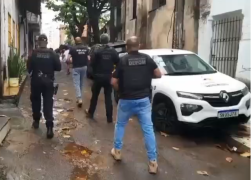 Suspeita também responde por ameaça, difamação, injúria e outros crimes