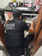 Polícia Civil cumpriu mandado de busca e apreensão e localizou veículos, dinheiro e objetos de valor