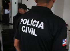 O suspeito escondia maconha prensada em um freezer