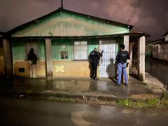 A mulher de 38 anos teve mandado de prisão temporária cumprido; investigação aponta ligação com grupo criminoso