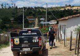 O companheiro da suspeita, que realizava a prática criminosa, segue foragido