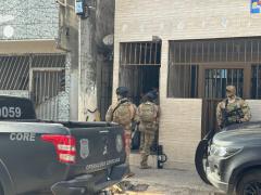 Criminoso era responsável pela distribuição de drogas e armas para o restante do grupo. Dezessete alvos já foram alcançados desde o início das ações.