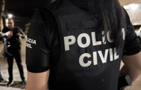 O autor seguiu a vítima até a Deam, onde recebeu voz de prisão