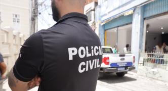 Suspeito foi detido após ameaçar e tentar agarrar funcionária de estabelecimento comercial