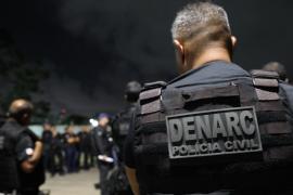 O Homem de 40 anos possuía dois mandados de prisão preventiva e comandava atividades ilícitas mesmo foragido