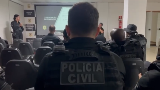 A ação visa a captura de suspeitos e a coleta de elementos que reforcem as investigações relacionadas a um homicídio