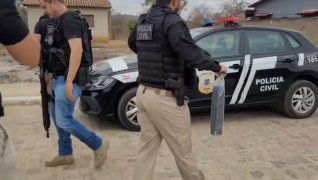 Os homens, de 33 e 32 anos, são suspeitos de participação em tentativa de latrocínio ocorrida em agosto deste ano