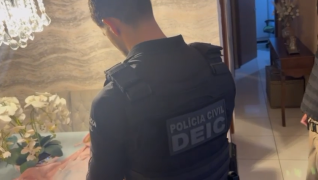 Em Vitória da Conquista, a suspeita é apurada por promover rifas ilegais, jogos virtuais e ocultar valores ilícitos por meio de uma loja de roupas