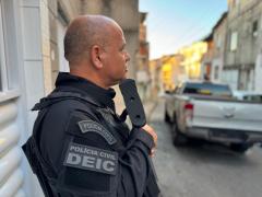 Ação resultou na prisão temporária de um suspeito e na apreensão de celulares, peças de motocicletas e ferramentas usadas para adulteração de veículos