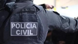 O suspeito foi flagrado em posse de munições de fuzil