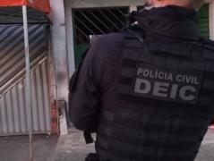 A investigação revelou que o grupo mantinha as vítimas em cativeiro e exigia quantias em dinheiro para a libertação