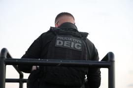 A investigação revelou que o grupo mantinha as vítimas em cativeiro e exigia quantias em dinheiro para a libertação