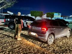  Dois condutores foram presos em flagrante; também foram apreendidas duas armas de fogo