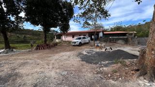 Marílio dos Santos, conhecido como “Maquinista”, é o único investigado ainda não localizado. Apreensões foram realizadas em um imóvel do foragido