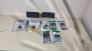 Durante cumprimento de mandados, equipes apreenderam drogas, celulares e motocicleta roubada