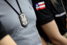 Banda do subcomando geral dos Bombeiros abre evento que reúne mulheres sobreviventes de violência para compartilhar suas trajetórias