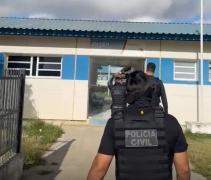 Contra ela havia um mandado de prisão temporária pelos crimes de tráfico de drogas e associação para o tráfico