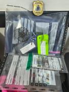 O trio vai responder por utilização de moeda falsa, organização criminosa, falsidade ideológica e corrupção de menores