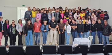 A atividade, focada no público composto por crianças e adolescentes, abordou os graves impactos que o bullying gera nas vítimas