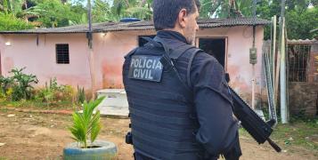 Três celulares foram apreendidos durante as diligências e serão analisados para aprofundar a apuração