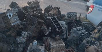 Os dispositivos mecânicos foram localizados em um galpão destinado ao desmonte de veículos de origem suspeita