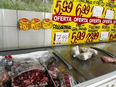 A ação mobilizou cerca de 100 profissionais, incluindo 16 equipes da Polícia Civil, além de prepostos da Vigilância Sanitária de Salvador e da ADAB