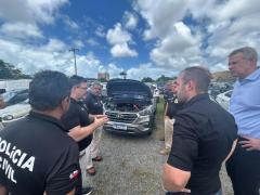 Oito motocicletas e quatro carros foram encontrados com adulterações de sinal no motor, chassi, placas trocadas e clonadas, durante a vistoria dos policiais.