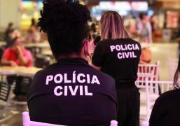 Famílias são orientadas por policiais civis sobre formas de evitar que crianças e adolescentes sejam vítimas de crimes no ambiente virtual