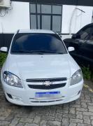 Suspeito foi localizado com arma, munições, drogas e o veículo usado no crime